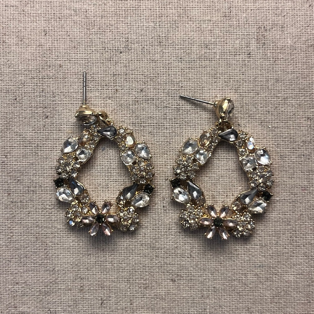 ✨ Crystal Floral Wreath Drop Earrings - Picture 3 of 5